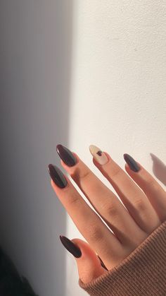 Business Appropriate Nails, Almond Dip Powder Nails Fall, Vintage Nails, Subtle Nails, Grunge Nails, Simple Acrylic Nails, Blush Nails, Classy Acrylic Nails, Soft Nails