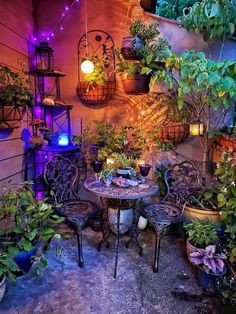 Outdoor Ideas Front Yard, Magical Porch Ideas, Aesthetic Yard Ideas, Whimsigothic Tiny Home, Maximalist Garden Decor, Boho Farm Aesthetic, Maximalist Yard, Boho Aesthetic Home Decor, Whimsigothic Home Exterior