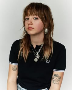 Fred Perry Girls 7848 Skinhead Girl, Shaggy Long Hair, Growing Hair, Fred Perry Shirt, Polo Shirt Outfits, Tennis Polo, Haircut And Color, Favorite Hairstyles, Cut My Hair