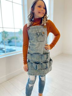 Remade Clothes, Jean Upcycle, Egg Apron, Egg Aprons, Workshop Projects, Professional Organizing, Jean Purses, Denim Crafts Diy, Upcycled Jeans