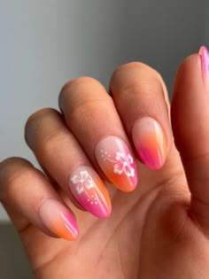 Model trägt Mandel kurz Handbemalt und gestaltet von mir selbst im Vereinigten Königreich ⭐️ WAS IST INBEGRIFFEN ⭐️ * 10 x aufbügelbare Nägel * Nagelfeile * 1 Nagelreinigungstuch * Nagelhautschieber * Nagelkleber Bitte geben Sie an, ob Sie Klebelaschen anstelle von Nagelkleber möchten ⭐️ GRÖßE ⭐️ * Messen Sie Ihre Nagelgröße anhand der Anweisungen auf dem beigefügten Foto * Wenn Ihre Nägel nicht mit einer der Größensets übereinstimmen, wählen Sie bitte CUSTOM und fügen Sie Ihre Maße zu NOTES bei Nail Art Designs Acrylic Almond, Short Nails Art Summer 2024, Summer Airbrush Nails, Hawian Nails Designs, Nails With No Design, Short Tip Nails, Summer Beachy Nails, Hibiscus Nail Design, Summer Nail 2024