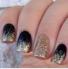 Black and gold New Years Eve Nails, Glitter Rosa, Nails Yellow, Ombre Nails Glitter, Gold Nail, Black Nail, New Year's Nails, Dipped Nails, Prom Nails