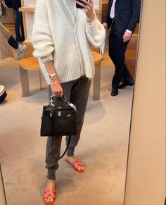 Hermes Kelly Outfit Casual, Kelly 25 Outfit, Hermes Kelly Bag Outfit, Kelly 25 Hermes, Mini Hermes Kelly, Kelly Bag Outfit, Hermes Kelly Black, Kelly Bag Hermes, Kelly Outfit