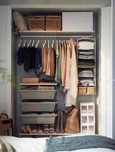 Get inspired by design ideas for small bedroom that prove you don't need a lot of space to be cozy, organized and clutter-free. Inlay Flooring, Ikea Interior, Wardrobe Systems, Wardrobe Organisation, Clothes Rail, Walk In Wardrobe, Clever Storage Solutions, Shelf Unit, Clever Storage