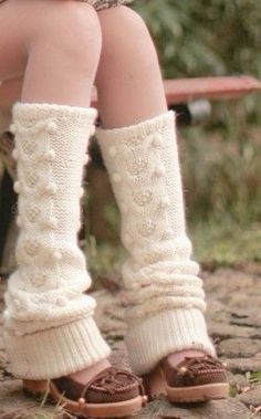 Aesthetic Leg Warmers, Leg Warmers Aesthetic, Uggs Aesthetic, October Vintage, 2000s Y2k Aesthetic, Weather Aesthetic, K Pop Fashion, Winter Footwear