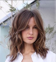 Trendy Curtain Bangs, Shaggy Layers, Long Shiny Hair, Bangs With Medium Hair, Shoulder Length Hair Cuts, Fringe Hairstyles, Haircut And Color, Mid Length Hair, Curtain Bangs