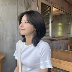 Angel Haircut, Korea Short Hair, Short Hair With Glasses, Hong Yeji, Korean Long Hair, Short Hair Glasses, Korean Hair Color