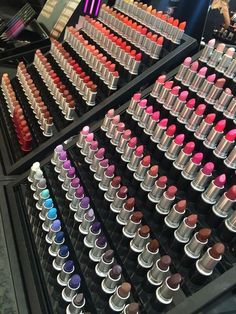 Mac Makeup Eyeshadow, Koleksi Makeup, Make Up Kits, Penyimpanan Makeup, Makeup Collection Goals, Mac Lipsticks, Alat Makeup, Lip Balm Collection, Cat Coloring