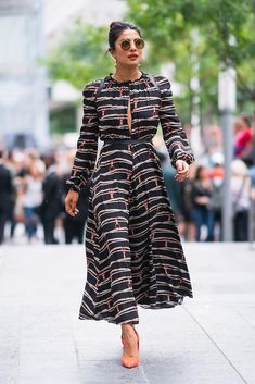 Classy Midi Dresses, Fashion Week Outfit, Power Dressing, Mode Casual, Celebrity Street Style, Teacher Outfits, Priyanka Chopra, Red Carpet Dresses, Maxi Dress With Sleeves