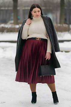 Duo Plus Size Wool Coat Outfit, Paris Winter Fashion Plus Size, Plus Size Winter Fashion 2024, Plus Size Eclectic Fashion, Plus Size Monochromatic Outfits, Plus Size Winter Outfits Dressy, Plus Size Casual Winter, Plus Size French Style, Winter Plus Size Outfits