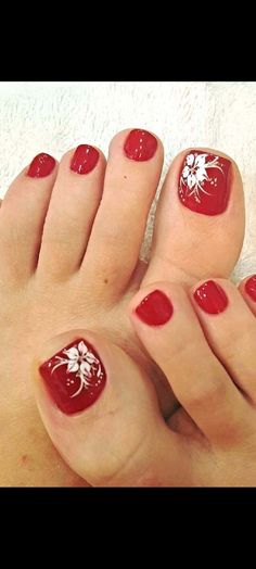 Red Pedicure Ideas Art Designs, Red And White Toe Nails, Toe Nails Christmas, December Toe Nails, Toe Nail Designs Flower, Holiday Toe Nails Christmas, Christmas Toe Nail Designs Toenails, Holiday Pedicure Ideas Toenails, Red Pedicure Ideas