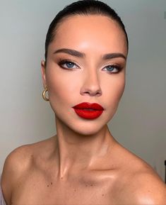 Bridal Red Lip Makeup, Marry Photoshoot, Skincare Favorites, Nye Makeup, Red Carpet Makeup, Maquillage On Fleek, Louboutin Boots, Natural Glam Makeup