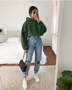 Uni Outfits, Outfit Jeans, فستان سهرة, Trendy Fall Outfits, Green Hoodie, Pinterest Outfits, Hoodie Outfit, Outfits Casual