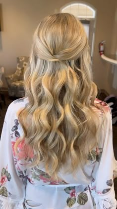 Hair Inspo For Homecoming, Formal Hairstyles To Do Yourself, Medium Hair Waves Wedding, Half Up Half Down Formal Hairstyle, Half Up Half Down Formal Hair Long, Classic Half Up Half Down Hair, Simple Bridal Hair Half Up, Homecoming Hair Half Up Half Down, Simple Bridal Hair Down