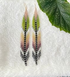 Long earrings Beaded Jewelry Earrings, Stitch Jewelry, Native American Beaded Earrings, Beading Jewelery, Bead Embroidery Patterns, Nature Earrings, Native American Style, Native American Beading, Native American Fashion