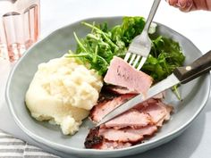 Baked Ham Recipe, Ham Recipes Baked, Whole Ham, Ham Dinner, Brown Sugar Recipes, Sweet Glaze, Ham Recipe, Fast Dinner Recipes, Pork Ham