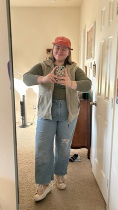 #ootd #outfits #outfitoftheday #midsize #granola #midsizestyle #fall #outdoorsy Indie Granola Outfits, Midsize Jeans Outfit, Granola Winter Outfits, Granola Girl Outfits Winter, Washington Outfits, Cute Granola Outfits, Midsize Jeans, Crunchy Outfits, Crunchy Fashion