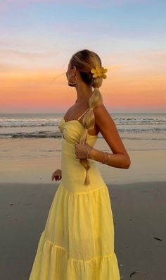 "Oversized accessories are such an easy way to make any hairstyle a statement," says celebrity hairstylist and The Beachwaver Co. Founder Sarah Potempa. Here are a few of our faves... PC: @gracetaylorr19 on Instagram Yellow Beach Dress, Summer Picture Poses, Hawaii Outfits, Foto Poses, Summer Photos, Summer Pictures, Vacation Outfits, Evening Dresses Prom, Beach Dress