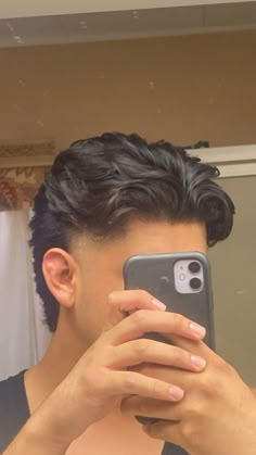 Mens Taper Haircut Long, Heir Stayl For Boy, Mid Part Taper, 60 40 Hairstyle Men, Chicano Hairstyles Men, Burst Fade Middle Part, Haircuts For Mexican Men, Baseball Flow Haircut, Hispanic Men Haircut