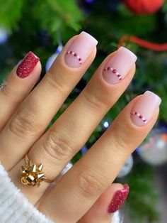 Candy Cane Half-Moon Unghie Sfumate, Cute Gel Nails, Christmas Nails Acrylic, Festival Nails, New Year's Nails, Xmas Nails, Dipped Nails