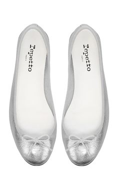 Find REPETTO Cendrillon Leather Ballerina Flats Fr 37.5 on Editorialist. repetto - Cendrillon Leather Ballerina Flats - Silver - FR 37.5 Repetto Flats, Fringed Belt, Lipstick Bag, Chain Strap Bag, Oversized Tote Bag, Oversized Tote, Silver Flats, Floral Shoes, Mary Jane Flats