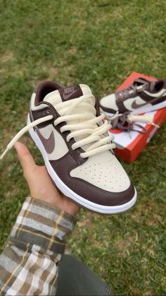 Mocha Dunks, Shoes Wallpaper, Streetwear Shoes, Walk In My Shoes