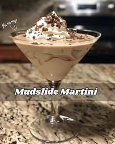 Mudslide Martini: A Decadent Dessert Cocktail - RecipeStrip Mudslide Martini, Baileys And Vodka, Mudslide Recipe, Chocolate Benefits, Martini Ingredients, Creamy Cocktails, Citrus Cocktails, Mudslide