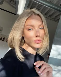 Blonde Bob Balayage, Long Bob Hairstyles Blonde, Blond Beige, Blonde Hair Makeup, Corte Bob, Blonde Hair Inspiration, Long Bob Hairstyles, Short Hair Haircuts, Short Blonde Hair