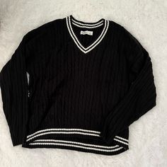 New With Tags Super Cute Size Small Black And White College Sweater Preppy Black Top For Fall, Preppy Black Cotton Top, Black Cable Knit V-neck Top, College Sweater, School Fit, Hollister Sweater, School Fits, Hollister Tops, Hollister