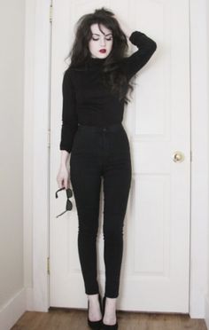 Casual Goth, Goth Outfit, Woman In Black, Punk Outfits, All Black Outfit, Grunge Style, Dark Fashion