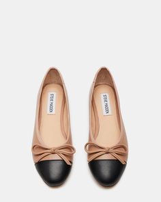 Basic Flats For Women, Steve Madden Ellison, Two Toned Ballet Flats Outfits, Classy Flats For Women, Flats Shoes Aesthetic, Two Tone Ballet Flats, Cognac Flats Outfit, Women’s Flats, Cute Flats Shoes For Women