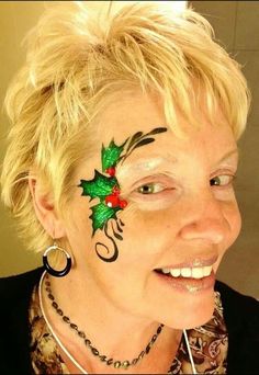 christmas holly eye Body Art Paint Ideas, Face Paint Art, Girl Face Painting, Face Paint Kit, Christmas Makeup Look