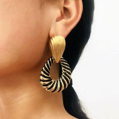 Simple Geometric Hollow Earrings Gold Alloy Clip-on Earrings, Retro Metal Drop Earrings Jewelry, Retro Metal Drop Earrings, Black Retro Earrings, Retro Clip-on Earrings For Party, Retro Metal Earrings For Party, Retro Metal Party Earrings, Teardrop Metal Clip-on Earrings, Retro Metal Drop Clip-on Earrings