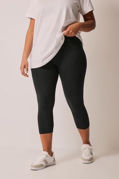 Shop EVANS Curve Black Cropped Leggings at Yours Clothing. Discover women’s plus size clothing in sizes 10-36 with fast delivery. Plus Size Black, Fashion Fits, Black Crop, Leggings Shop, Cropped Leggings, Plus Size Clothing, Couture Fashion, Size Clothing, Plus Size Outfits