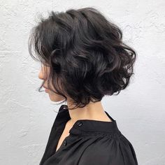 Short Haircuts Wavy Hair, Short Wavy Haircuts, Wavy Bob Haircuts, Thick Wavy Hair, How To Curl Short Hair, Wavy Haircuts, Chin Length Hair