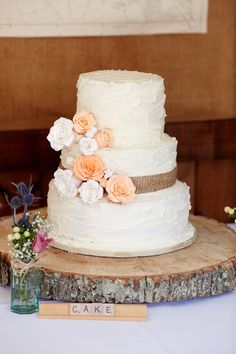 three different pictures of wedding cakes and flowers