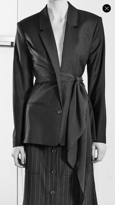 Avant-garde Tailored Fall Blazer, Luxury Long Sleeve Avant-garde Blazer, Tailored Avant-garde Long Sleeve Outerwear, Luxury Avant-garde Women's Blazer, Ann Demeulemeester Blazer, Crop Blazer, Dita Von Teese, Abayas Fashion, Fashion Inspiration Design