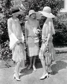 1920s Great Gatsby Era Women In Hats, Women In Dresses, 1920 Style, Vintage Foto's, Edward Steichen, Three Women