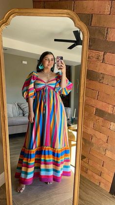 Vibrant Clothes Aesthetic, Italian Maximalism Fashion, Curvy Maximalist Style, Maximalist Outfits Midsize, Modest Maximalist Fashion, Midsize Maximalist Fashion, Look Farm Rio, Maximalist Style Outfit, Farm Rio Aesthetic