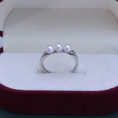 4-4.5mm Freshwater Pearl: This ring features a stunning 4-4.5mm freshwater pearl that is perfectly round in shape, showcasing its natural elegance. The pearl is meticulously selected for its nearly flawless quality, ensuring a smooth and pristine surface with minimal imperfections.Description:Size: Open closure to fit all sizes.Materials: 925 Sterling Sliver plated with 18k GoldGemstone: Pearl、Hypoallergenic Product Information pearl type : Freshwater Pearl Shape :Round Size :4-4.5mm color : Whi Silver Akoya Pearl Ring For Anniversary, Silver Akoya Pearl Ring In Fine Jewelry Style, Fine Jewelry Silver Pearl Ring, Silver Akoya Pearl Ring With Pearl Drop, Silver Akoya Pearl Drop Ring, Classic Silver Ring With Akoya Pearl, Elegant Round Hypoallergenic Pearl Ring, Elegant Hypoallergenic Round Pearl Ring, Elegant Hypoallergenic Pearl Ring