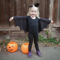 No Sew Bat Wings, Bat Wings Costume Diy, Homemade Bat Costume, Girls Bat Costume Diy, Diy Bat Halloween Costume, Vampire Bat Halloween Costume, Easy Bat Costume, Bat And Vampire Family Costume