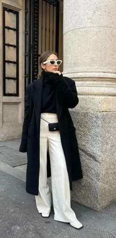 Top 15 Chic & Aesthetic Winter Travel Outfits – The Ultimate Guide Europe Fashion 2023, Effortless Chic Outfits Winter, Effortless Edgy Style, Europe Fits Winter, White Pants Outfit Winter Classy, Black Coat Outfit, Old Money Winter, Pants Outfit Winter, Outfit Elegantes