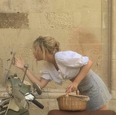 Stile Kendall Jenner, Oui Oui, European Summer, Mode Inspo, How To Pose, French Girl, Looks Style, Summer Aesthetic, Pretty Pictures