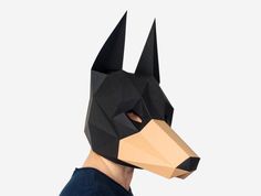 mascara de cachorro feita de cartonagem, dobradura Hyena Mask, Fox Mask Diy, Diy Wall Decorations, Cardboard Masks, Origami Mask, Paper Mask Template, Printable Animal Masks, Panda Mask, Low Poly Mask