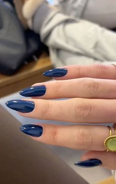 Navy Hailey Bieber Nails, Navy Pearl Nails, Navy Nails Gel, Winter Nails 2024 Blue, Dark Blue Pearl Nails, Dark Blue Round Nails, Midnight Blue Almond Nails, Nails Inspiration Navy Blue, Navy Blue With Gold Nails