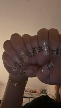 y2k nail inspo silver  / gold Nail Ideas Square Simple, Nail Ideas Y2k Simple, Acrylic Nail Designs With Sparkle, Cool Square Nail Designs, 2000s Inspo Nails, Y2k Nail Inspo Cheetah Print, Sliver Y2k Nails, 2000s French Tip Nails Long, Nail Inspo No Acrylics