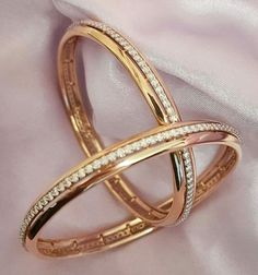 One Hand Bangles In Gold, Real Diamond Bangles Designs, Diamond Kada Bangles, Walima Ideas, Diamond Bangles Indian, Plain Gold Bangles, Diamond Necklace Wedding, Temple Jewellery Earrings, Jewelry Necklace Simple