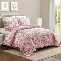 Red Garden Toile Scalloped Quilt and Shams Set | Antique Farmhouse