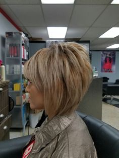 Short Spiky Hair With Long Bangs, Bang Cut, Short Stacked Hair, Stacked Hair, Pixie Bob Haircut, Choppy Bob Hairstyles, Bob Haircut For Fine Hair, Choppy Hair, Messy Short Hair