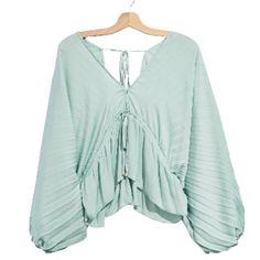 Meet Friends For Lunch Or Enjoy A Picnic In The Park With Style Wearing This Lightly Textured Blouse With A Flouncy High/Low Hem And Billowy Balloon Sleeves. Size: Xsmall 16" - 19" Length Ties At Back V-Neck Long Sleeves 100% Polyester Hand Wash, Dry Flat #240637 Textured Blouse, Short Sleeve Kimono, Free People Blouse, Bohemian Blouses, Silky Blouse, Meet Friends, Blouse Nordstrom, Picnic In The Park, Peplum Hem